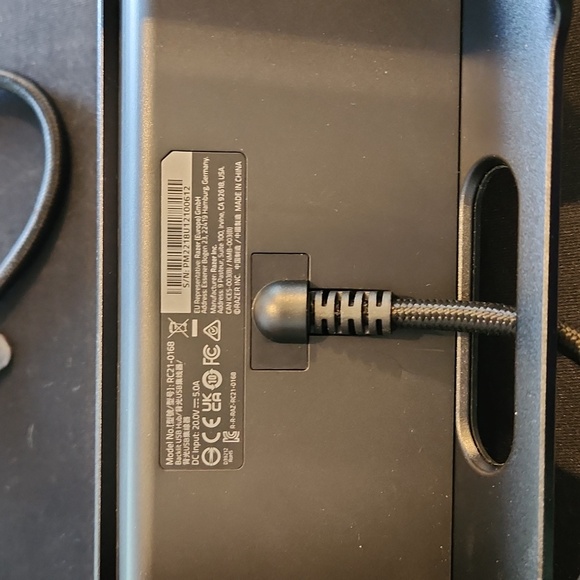 Razer wireless mouse, laptop stand, and large mousepad - Picture 5 of 7